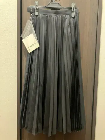 엔폴드 플리츠 스커트 네이비 컬러