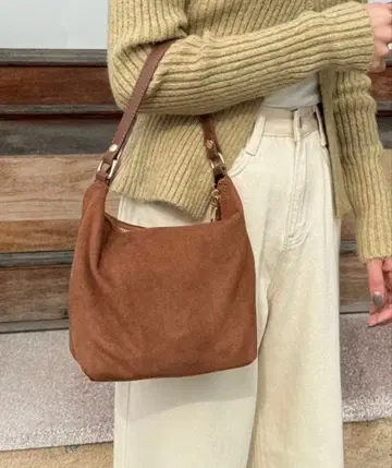 LE MORE 스웨이드 핸드백 카멜 FREE 품절 상품 인기 색상