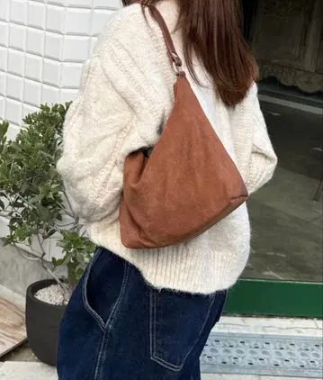 LE MORE 스웨이드 핸드백 카멜 FREE 품절 상품 인기 색상