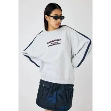 [ 가격 인하 가능 ] MOUSSY 오버 사이즈 맨투맨 그레이
