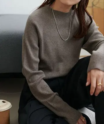 [ 새상품 ] DISCOAT 리브 하이넥 풀오버 모카