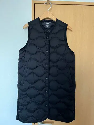 유니클로 울트라 라이트 다운 롱 베스트 블랙 M 수납 봉투 포함