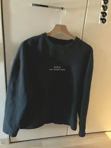 A.P.C. 블랙 맨투맨 M 사이즈