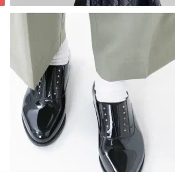 템퍼레이트 TEMPERATE 골드 스터드 레인 슈즈