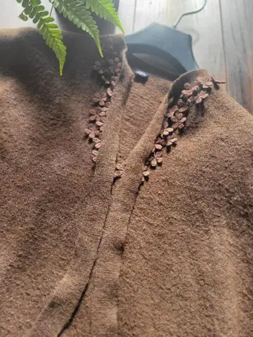 45r*pm 카라 부분에 귀여운 작은 꽃 레이스. 브라운 긴팔 원피스