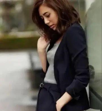 새상품급 PLST 백 새틴 스트레치 자켓 S 네이비 노카라