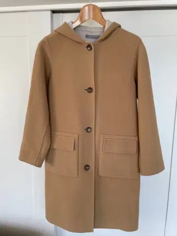 베이지 후드 부착 롱 코트