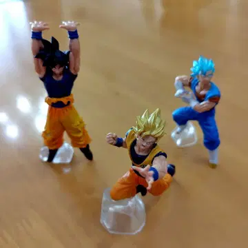 드래곤볼 피규어 3개 세트 (받침대 포함) 2