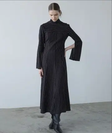 스트라이프 타이 어레인지 플레어 원피스