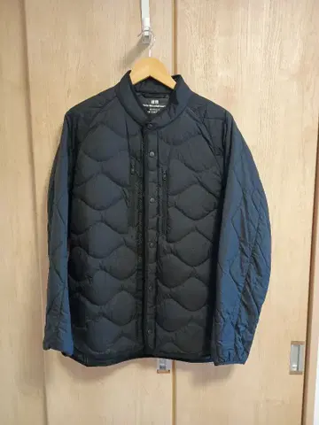 [컨디션 최상] 유니클로 화이트 마운티니어링 하이브리드 다운 자켓