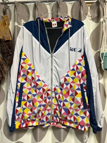 모모이로 클로버 Z 모모쿠로 윈드 브레이커 박스 최애 L 사이즈