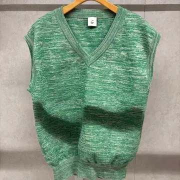그린 컬러 V넥 니트 베스트 로쿠