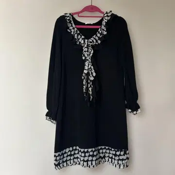 TO BE CHIC 프릴 블랙 니트 원피스 사이즈 2 튜닉 상의