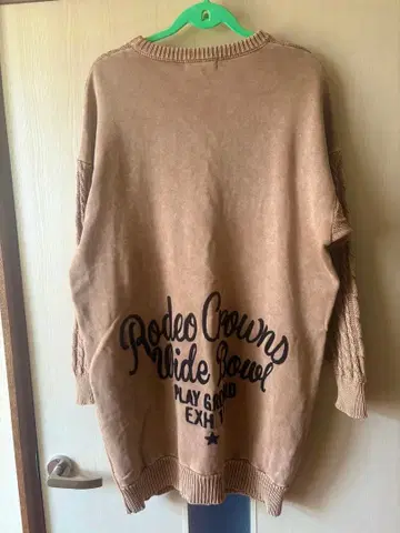 Rodeo Crowns 베이지 케이블 니트 스웨터