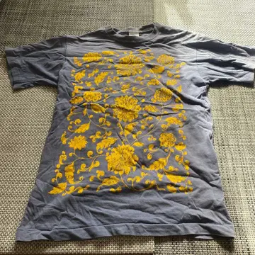 WORLD 꽃무늬 프린트 T셔츠 그레이