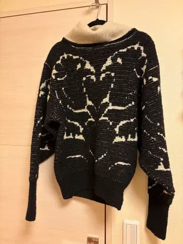 Desigual 블랙과 화이트의 오버 사이즈 니트