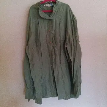 올리브 그린 프릴 버튼 셔츠