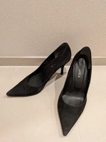 다이애나 블랙 스웨이드 하이힐