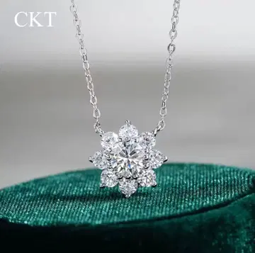 모이사나이트 목걸이 꽃 모양 실버 S925 다이아몬드의 2.5배의 빛남