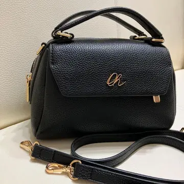 블랙 숄더백 골드 금장 장식 포함