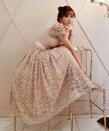 에이미 이스트 월 개더 레이스 스퀘어 넥 원피스