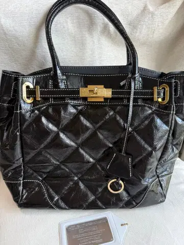 미사용품 ADMJ 에이디엠제이 퀼팅 에나멜 핸드백 블랙