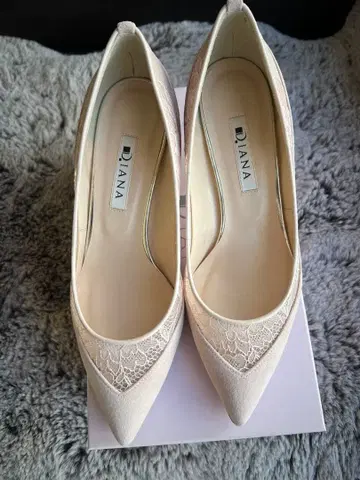 DIANA 베이지 레이스 스틸레토 펌프스
