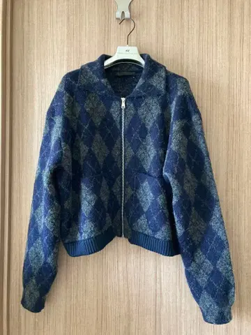다크 블루 다이아몬드 패턴 크롭 자켓