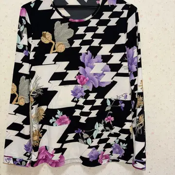 꽃무늬 긴팔 T셔츠 사이즈 40