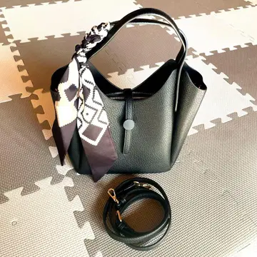 블랙 스카프 포함 핸드백