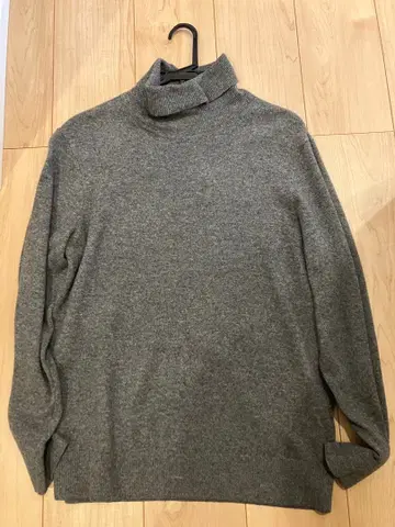 유니클로 캐시미어 100% 터틀넥 스웨터 M 사이즈