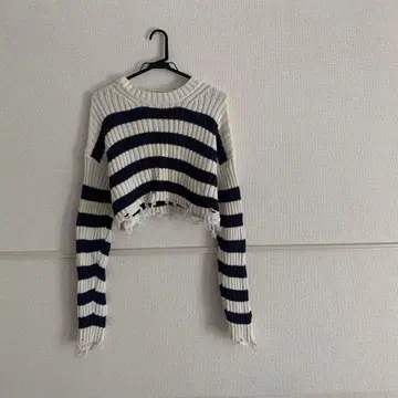 ZARA 스트라이프 크롭 긴팔 스웨터