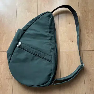 HEALTHY BACK BAG 숄더백 M 사이즈