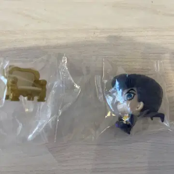 캐릭터 피규어와 의자 세트