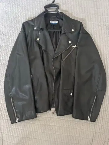 MAISON SPECIAL 블랙 라이더 자켓 TAKATO 착용