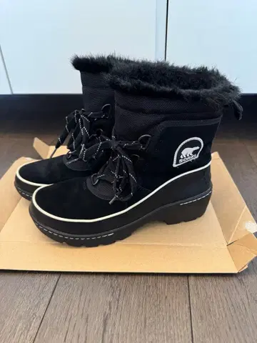 SOREL 퍼 포함 블랙 스노우 부츠