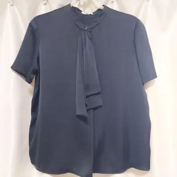 매킨토시 철학 네이비 리본 포함 반팔 블라우스
