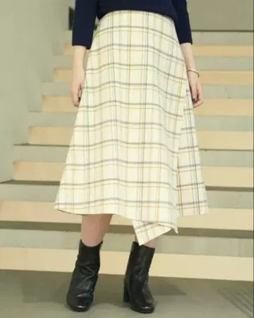 투모로우랜드 플레어 스커트