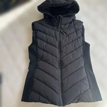 ZARA 후드 부착 블랙 다운 베스트