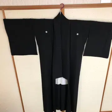 블랙과 화이트 기모노, 무늬 포함