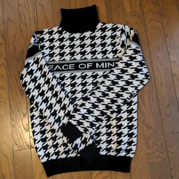 델솔 터틀넥 스웨터