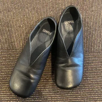 새상품급 camper 캠퍼 가죽 V컷 플랫슈즈 사이즈 35