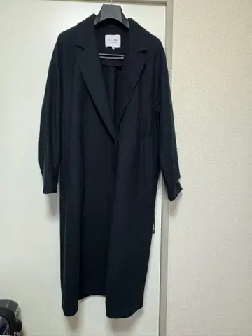 에센 로트레아몽 ESSENLAUTREAMONT 코트