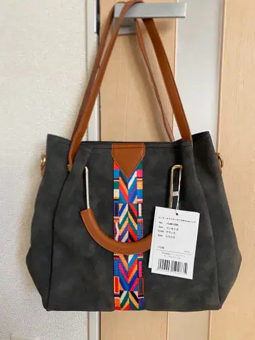 컬러풀 스트랩의 숄더백