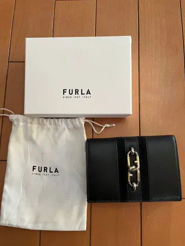 FURLA 3단 폴더형 지갑 블랙 가죽