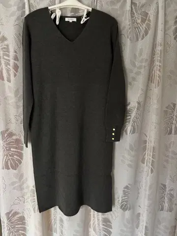 [ 새상품급 ] PLST 다크 그레이 V넥 니트 원피스