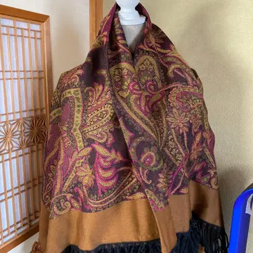 브라운과 보라색 페이즐리 무늬 담요