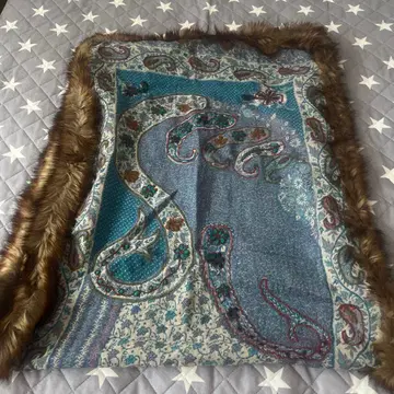 엘레강트한 파란색 패턴의 스톨