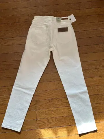 [택 포함 새상품] YANUK Ruth 화이트 여성용 24사이즈