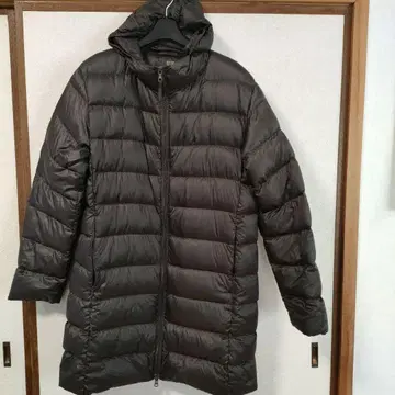 유니클로 울트라 라이트 다운 롱 코트 블랙에 가까운 브라운